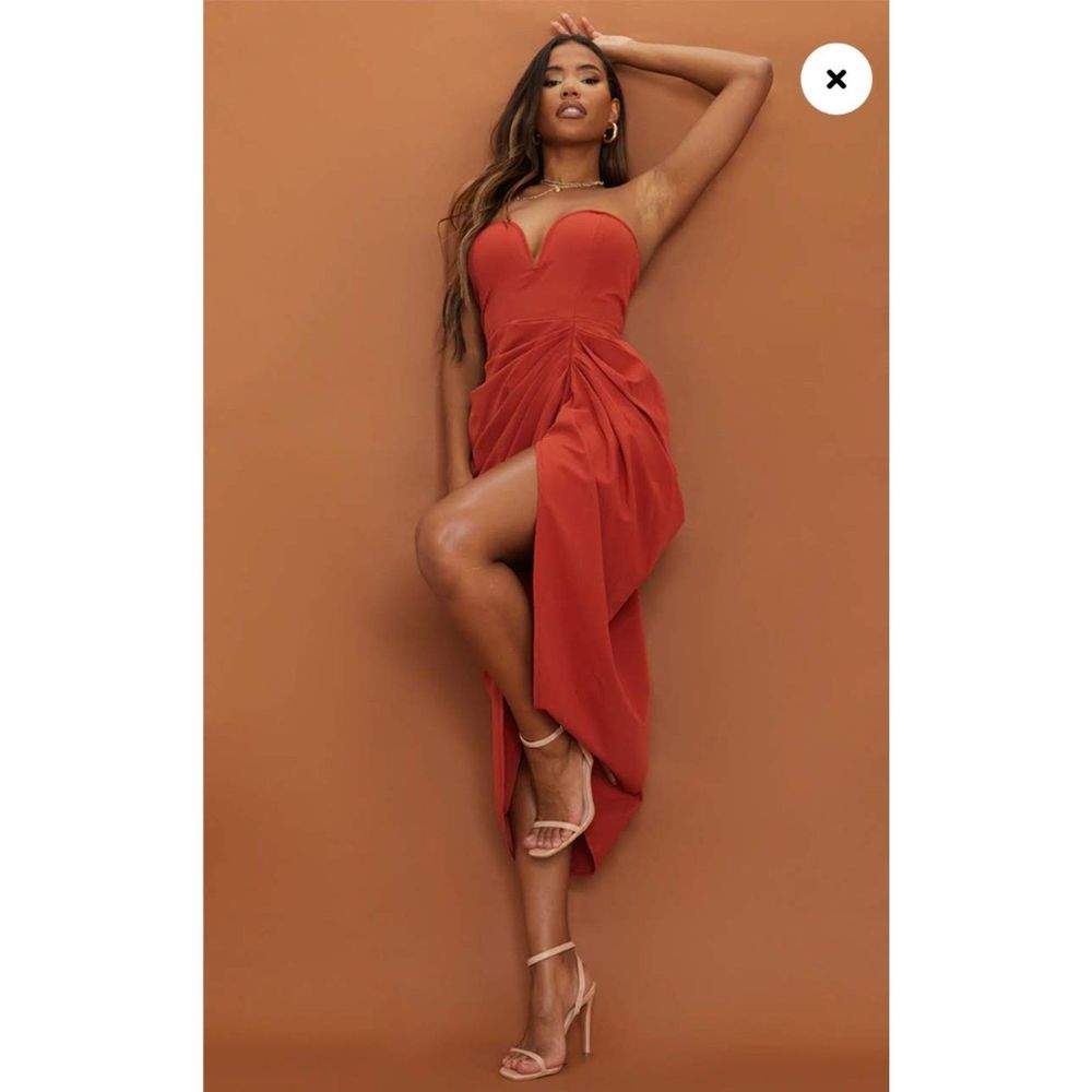 PRETTYLITTLETHING Rust Woven Bandeau V Bar Gathered Hip Midi Dress size 10 NWT